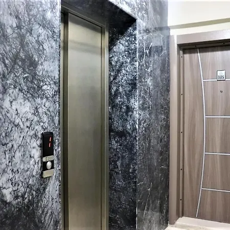 Golden Residence Apartment *